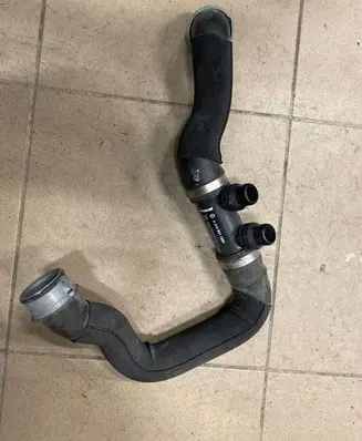 Mercedes-Benz CLS C218 X218 Engine coolant pipe/hose A2185011282