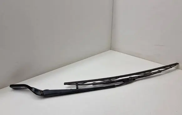 BMW X5 E53 Windshield/front glass wiper blade 8245372