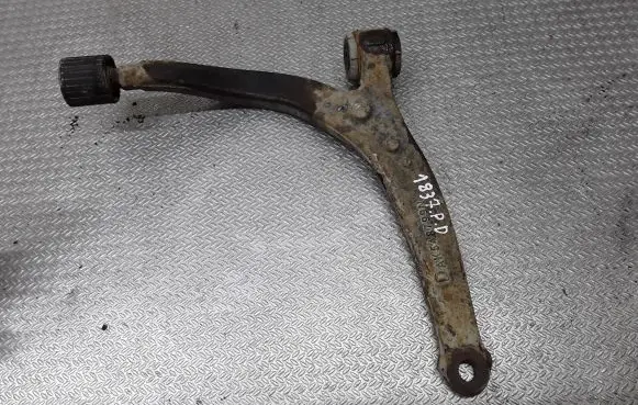 Nissan Tiida C11 Front lower control arm/wishbone