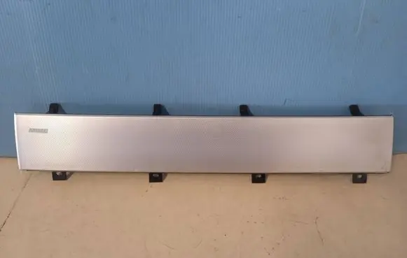 Dashboard glove box trim