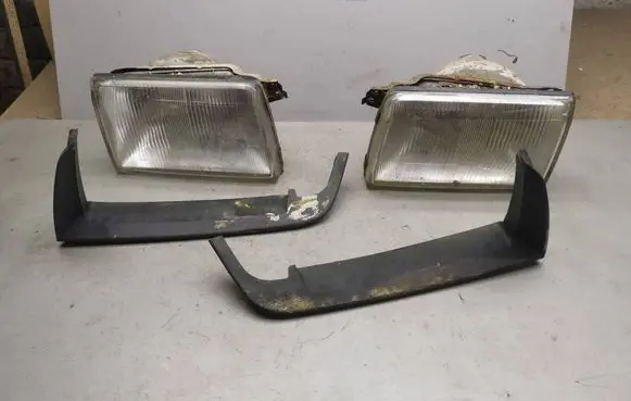 Mitsubishi Cordia Headlights/headlamps set MB224450 MB224451
