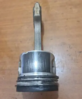 Honda CR-V Piston with connecting rod