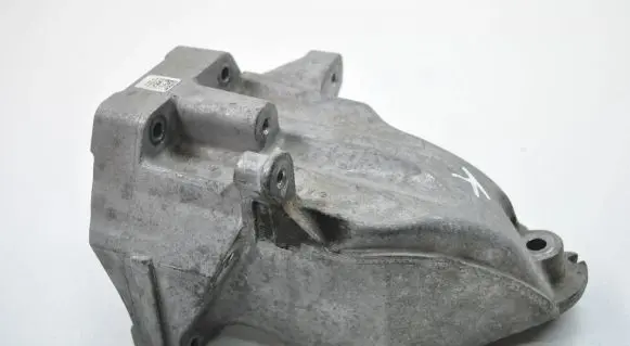 Mercedes-Benz E W212 Engine mounting bracket A6512230004
