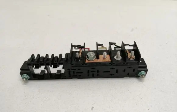 Volkswagen PASSAT B5 Fuse module 8L0941822A