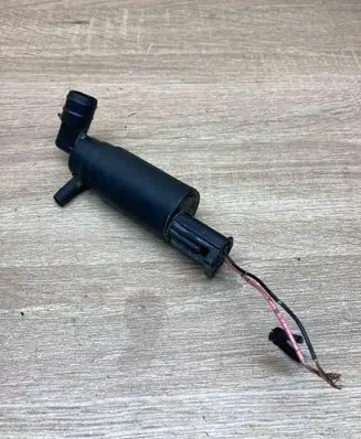 Toyota Corolla E120 E130 Headlight washer pump 06038 WithPlug