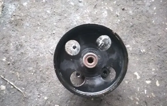 Mitsubishi Space Star Power steering pump