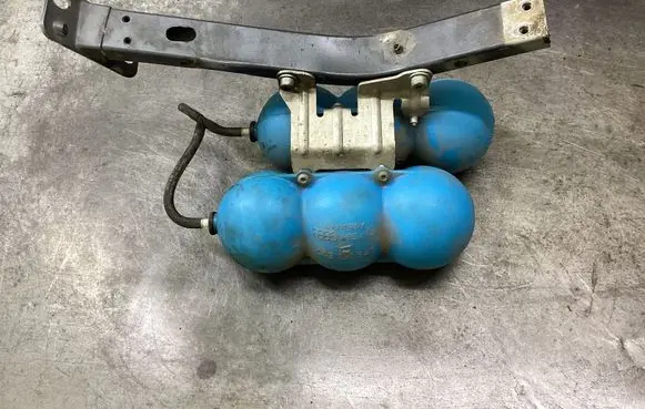 Vacuum air tank
