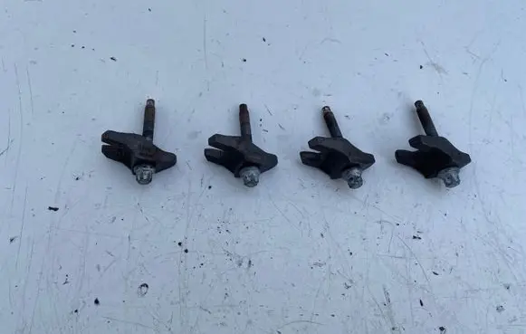 Volvo V40 Fuel Injector clamp holder