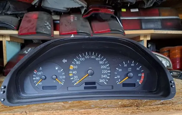 Mercedes-Benz CLK A208 C208 Speedometer (instrument cluster) 2085400311 110008737006