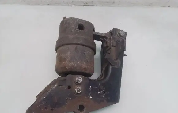 Volkswagen Transporter - Caravelle T4 Engine mount bracket 7D0399111