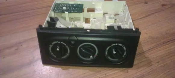 Renault Laguna I Climate control unit 9041703027 90.417.03.027