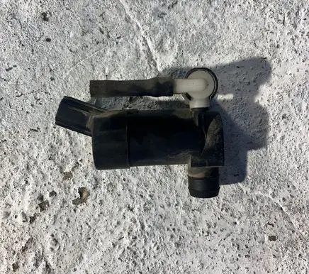 Volvo V70 Windscreen/windshield washer pump
