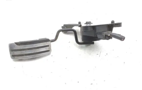 Nissan Qashqai+2 Accelerator throttle pedal