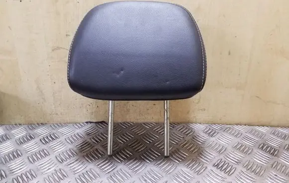 Mitsubishi Outlander Rear seat headrest 