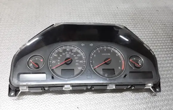 Volvo XC90 Speedometer (instrument cluster) 8673267