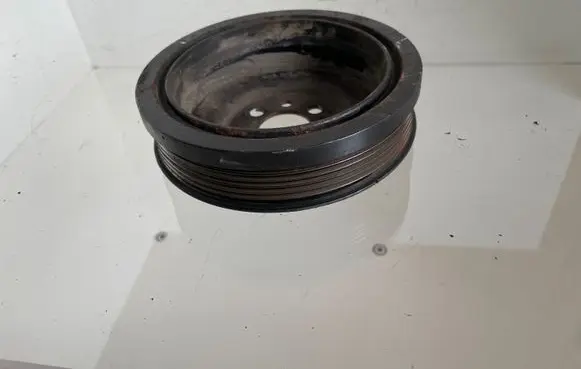 Volkswagen Golf V Crankshaft pulley 03G105243