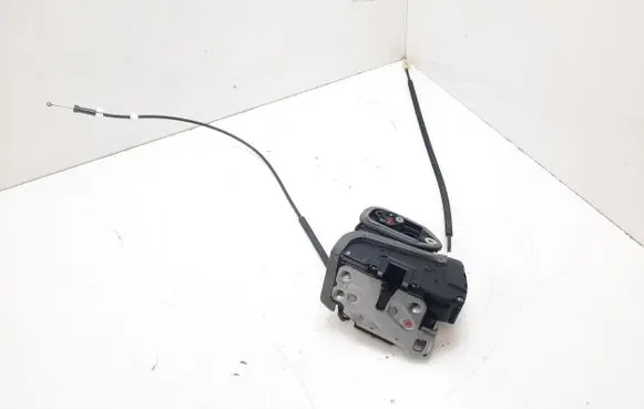 Cadillac Escalade IV Front door lock 13597534
