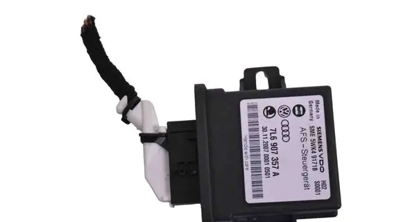 Volkswagen Touareg I Light module LCM 7L6907357A
