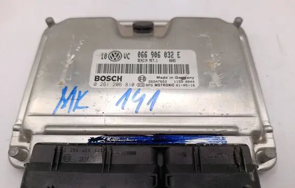 Volkswagen PASSAT B5.5 Engine control unit/module 066906032E 26SA7662 0261206810