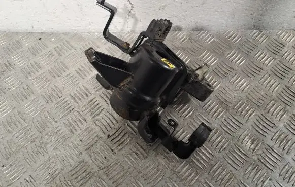 Toyota Avensis T270 Engine mount bracket 123050R020 123150R020