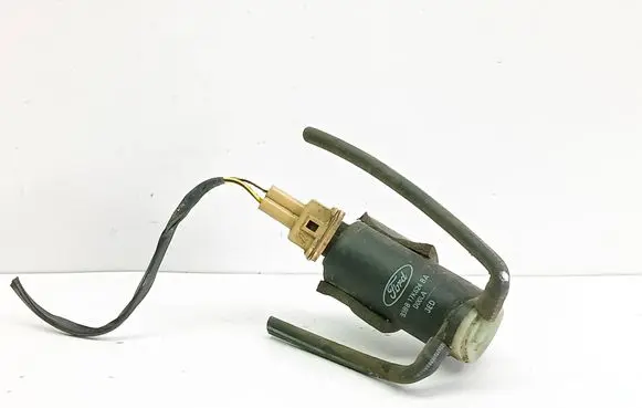 Ford Focus Windscreen/windshield washer pump 93BB17K624BA
