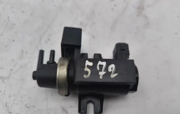BMW 5 E60 E61 Vacuum valve 2247906