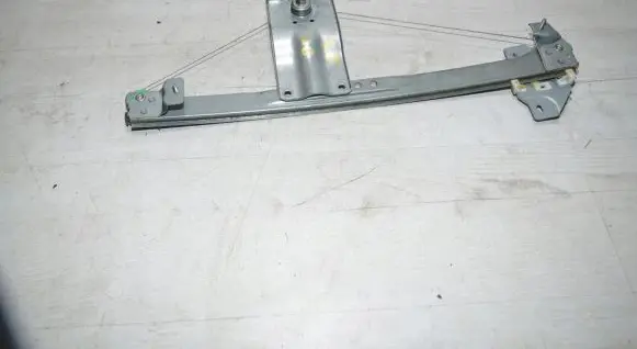 Rear door manual window regulator