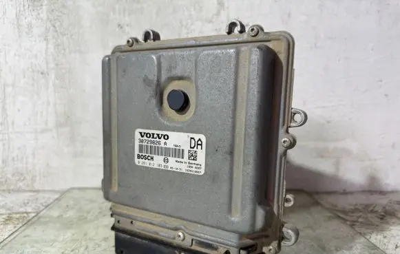 Volvo XC90 Engine control unit/module 30729826 30729826A 0281012103