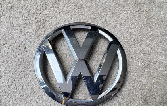 Volkswagen Golf VII Manufacturer badge logo/emblem 5G0853630