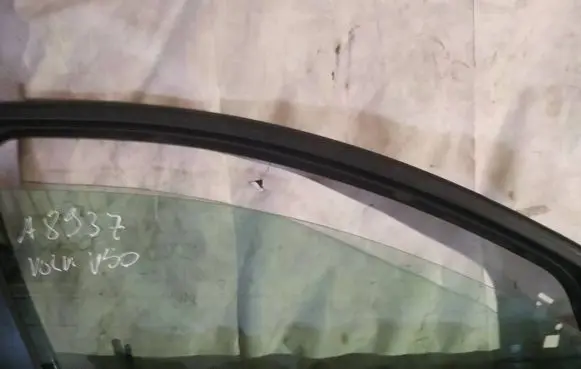 Volvo V50 Front door window glass four-door