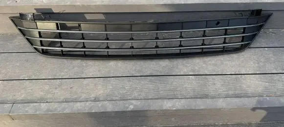 Volkswagen Touareg II Front bumper lower grill 7P6853677C