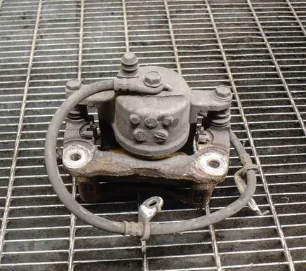 Toyota Prius (XW30) Front brake caliper