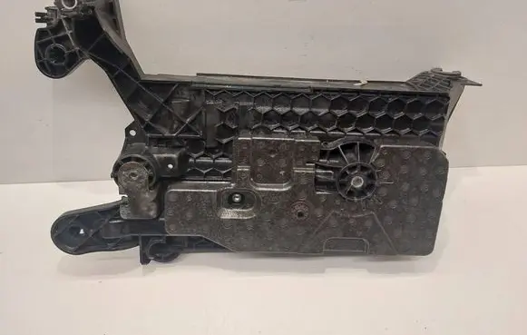 Skoda Octavia Mk3 (5E) Battery tray 5Q0915321H 5Q0915331J