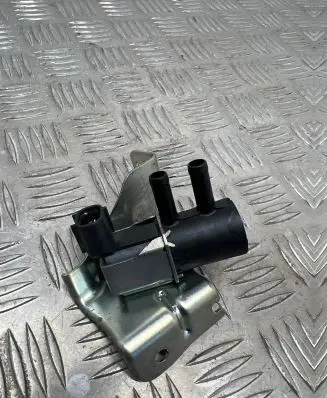 Suzuki Swift III Vacuum valve K5T48574 0526 78K0