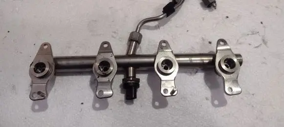 Mercedes-Benz S W222 Fuel injector supply line/pipe 