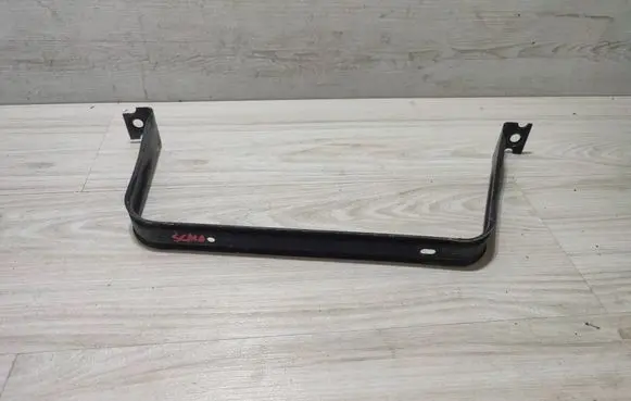 Skoda Scala Fuel tank mounting bracket 2Q0201655A