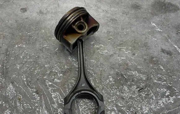 Toyota RAV 4 (XA50) Piston with connecting rod