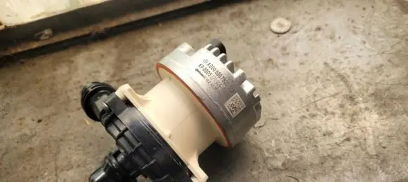 Mercedes-Benz Vito Viano W638 Water pump