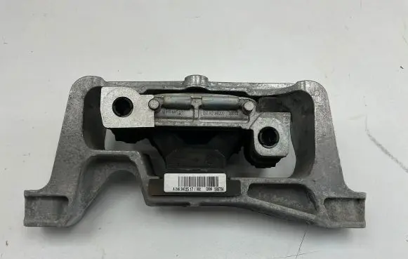 Mercedes-Benz A W176 Engine mount bracket A2462402517 586734 06586734