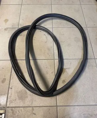 Opel Corsa F Front door rubber seal 