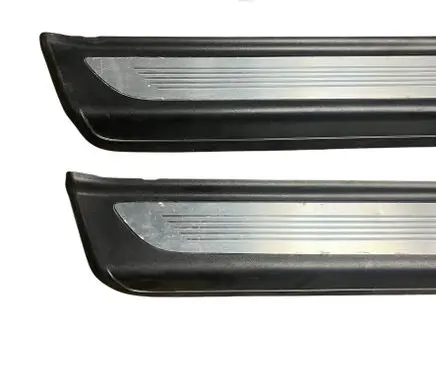 Front sill trim cover