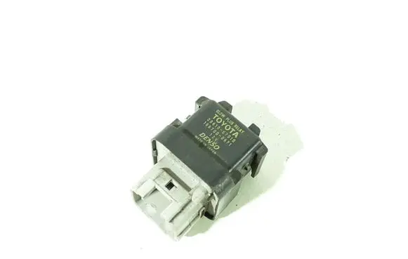 Toyota Yaris Glow plug pre-heat relay 2861067010 1567000671