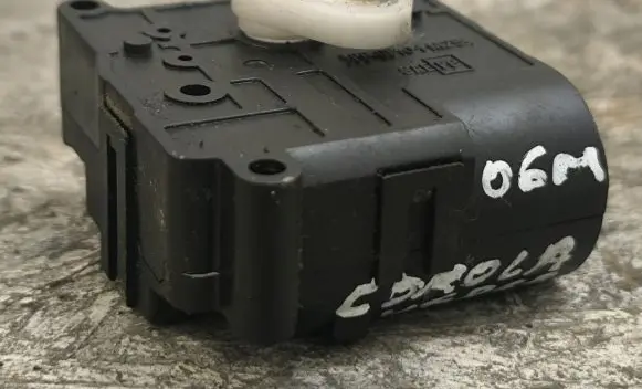 Toyota Corolla Verso E121 Air flap motor/actuator 1138002051