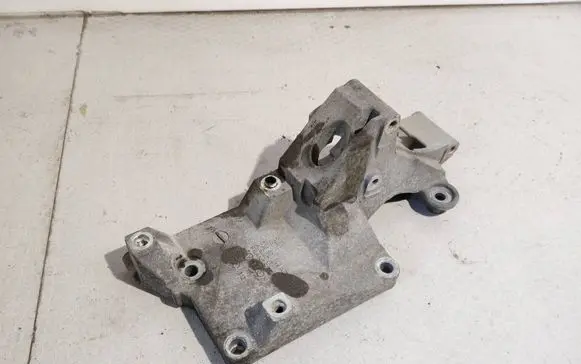Seat Ibiza IV (6J,6P) Generator/alternator bracket 038903143AG