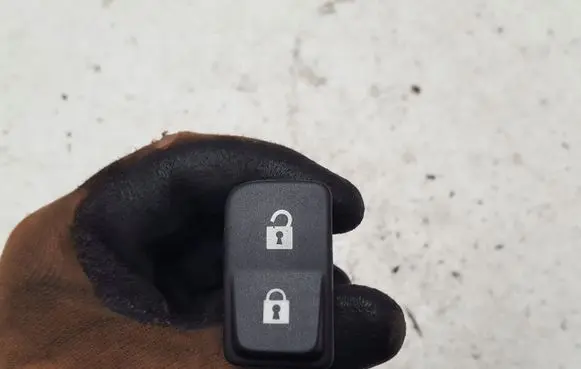 Volvo V50 Central locking switch button 0665832
