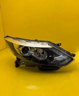 Nissan Qashqai Headlight/headlamp 10018015