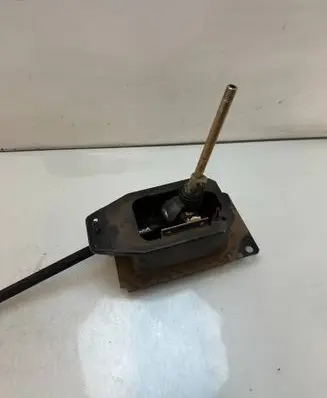 Volkswagen Golf III Gear selector/shifter in gearbox 1h0711063