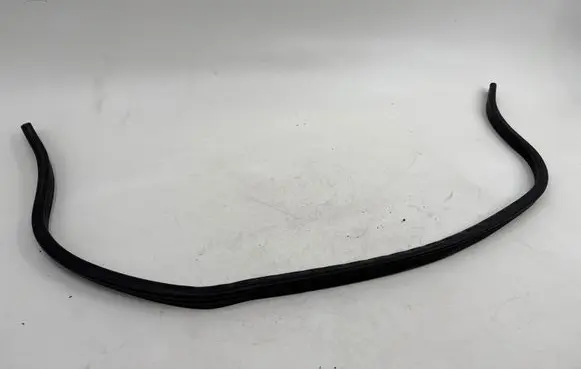 Volkswagen PASSAT B6 Engine compartment rubber 