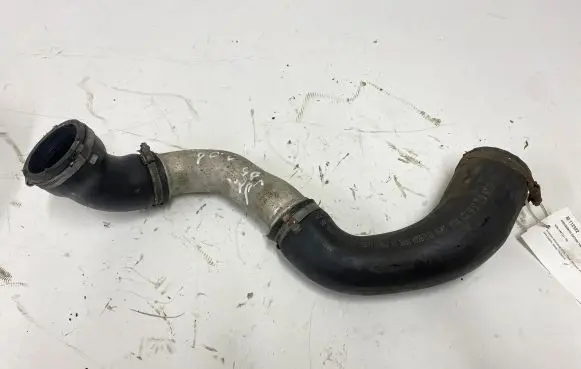Volvo V40 Intercooler pipe mounting bracket 31325041