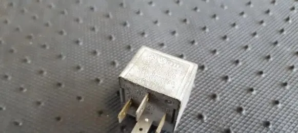 Volkswagen Touran I Other relay 141951253B 20240072